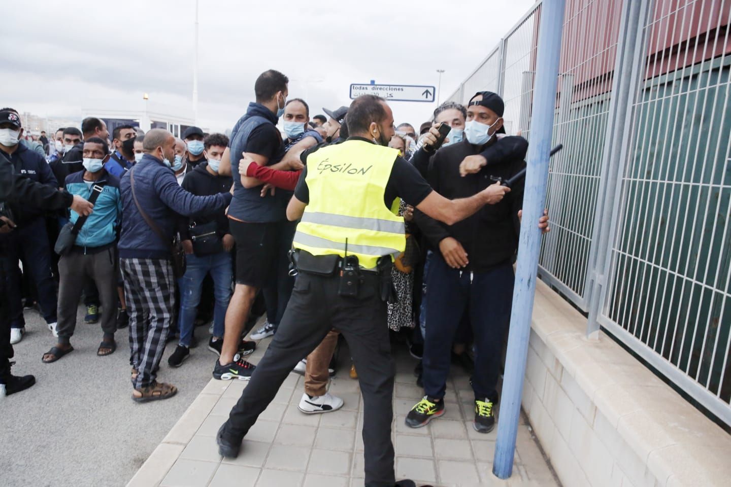 Las imágenes de los altercados en el Puerto de Alicante por el ferry a Orán