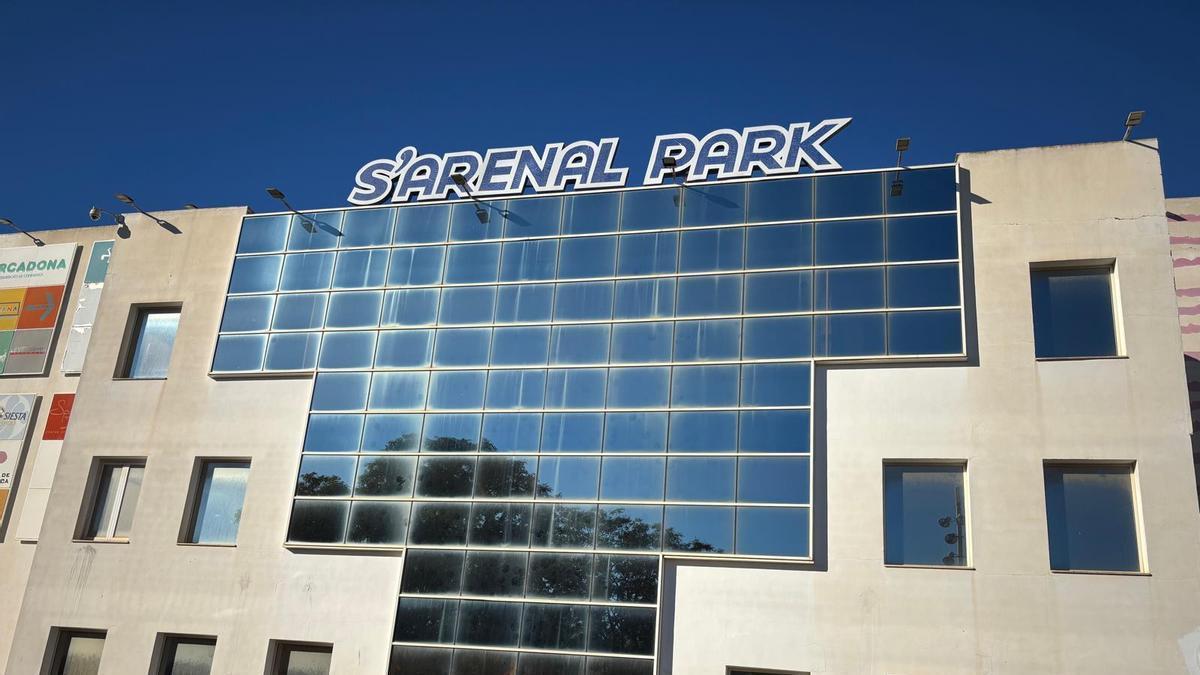 Fachada de s'Arenal Park, que pasará a ser de propiedad municipal.