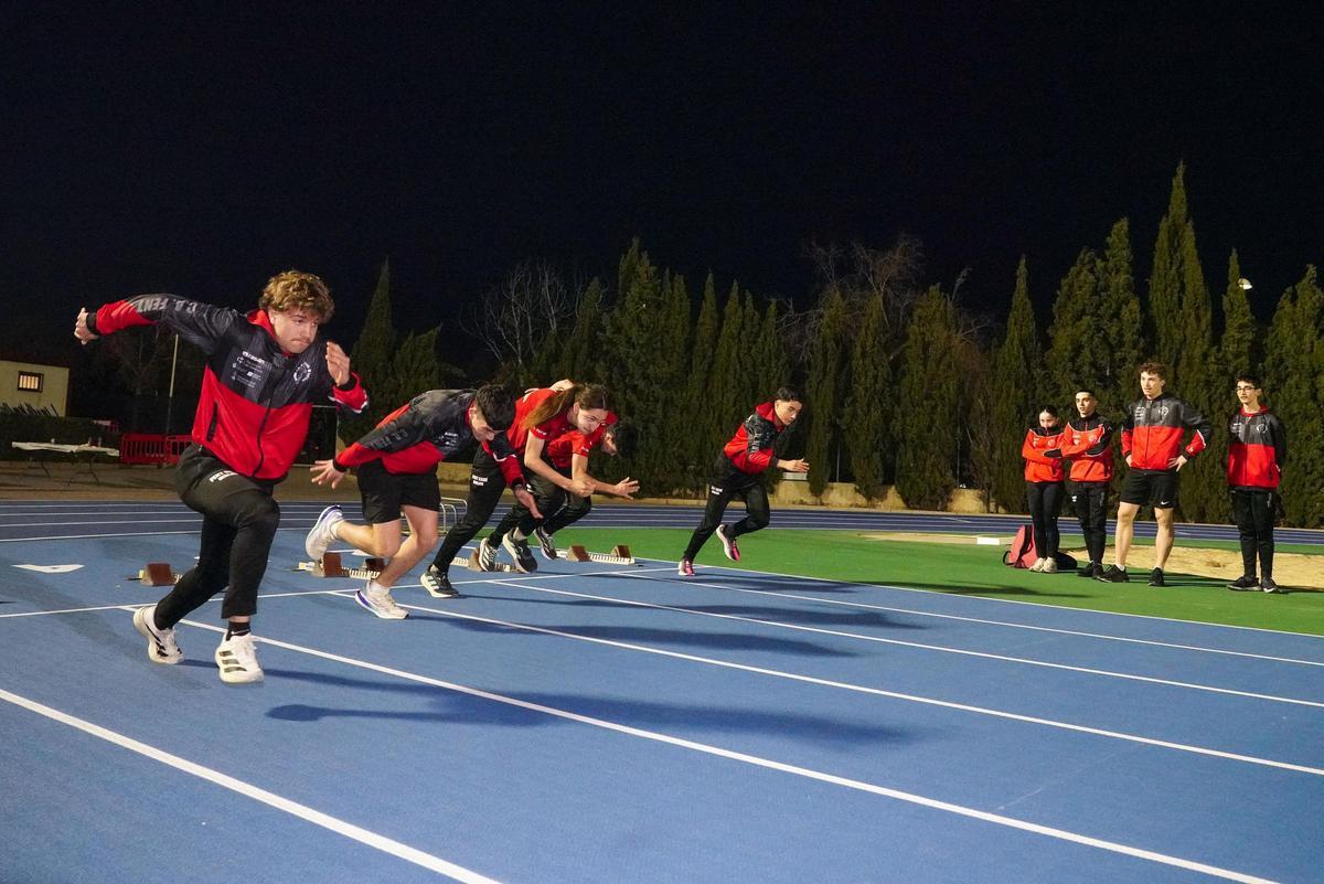 Entrenamiento en las pistas de atletismo de Mislata.