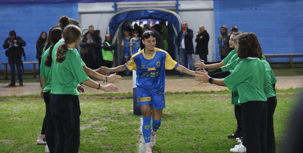 EN IMÁGENES: Así fue el debut de Asturias ante Navarra en un partido de fútbol femenino histórico en el Suárez Puerta