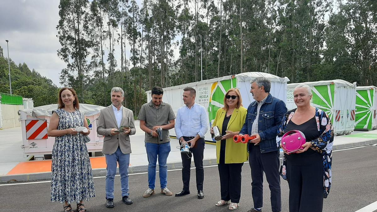 Por la izquierda, Paz Orviz, José Antonio González, Nicolás Fernández, David del Pozo, Montserrat Alonso, Alejandro Calvo y Eva María Pérez