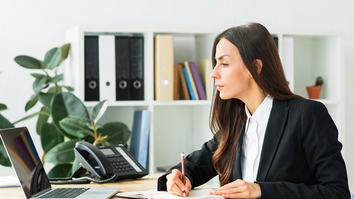 Auxiliar Administrativo (Imagen de Archivo)