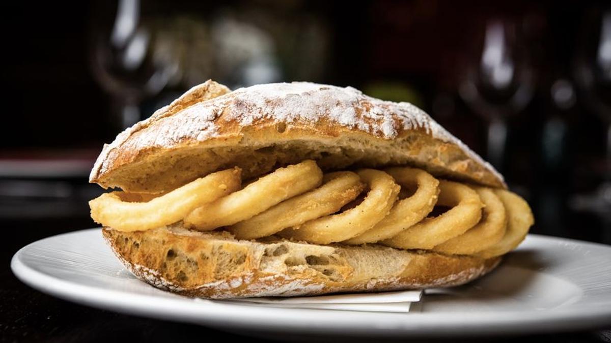 El bocadillo de calamares de Los Galayos (Madrid).