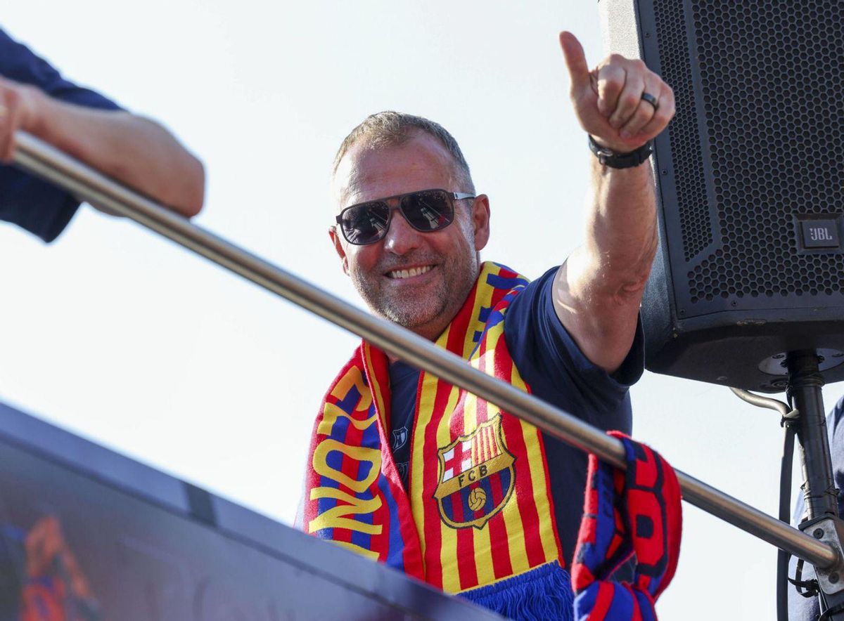 Bogeria pel Barça campió en una altra rua multitudinària Bogeria pel Barça campió en una altra rua multitudinària