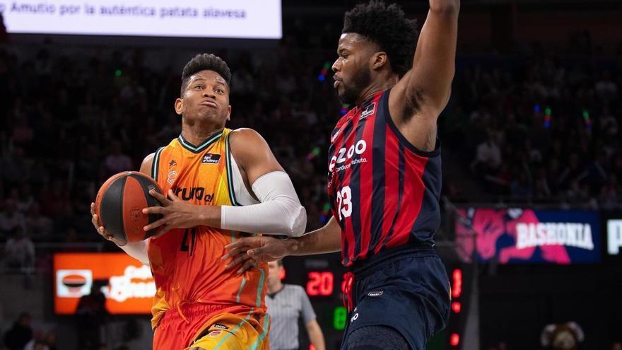 Howard y Peñarroya dejan al Valencia Basket contra las cuerdas (85-79)