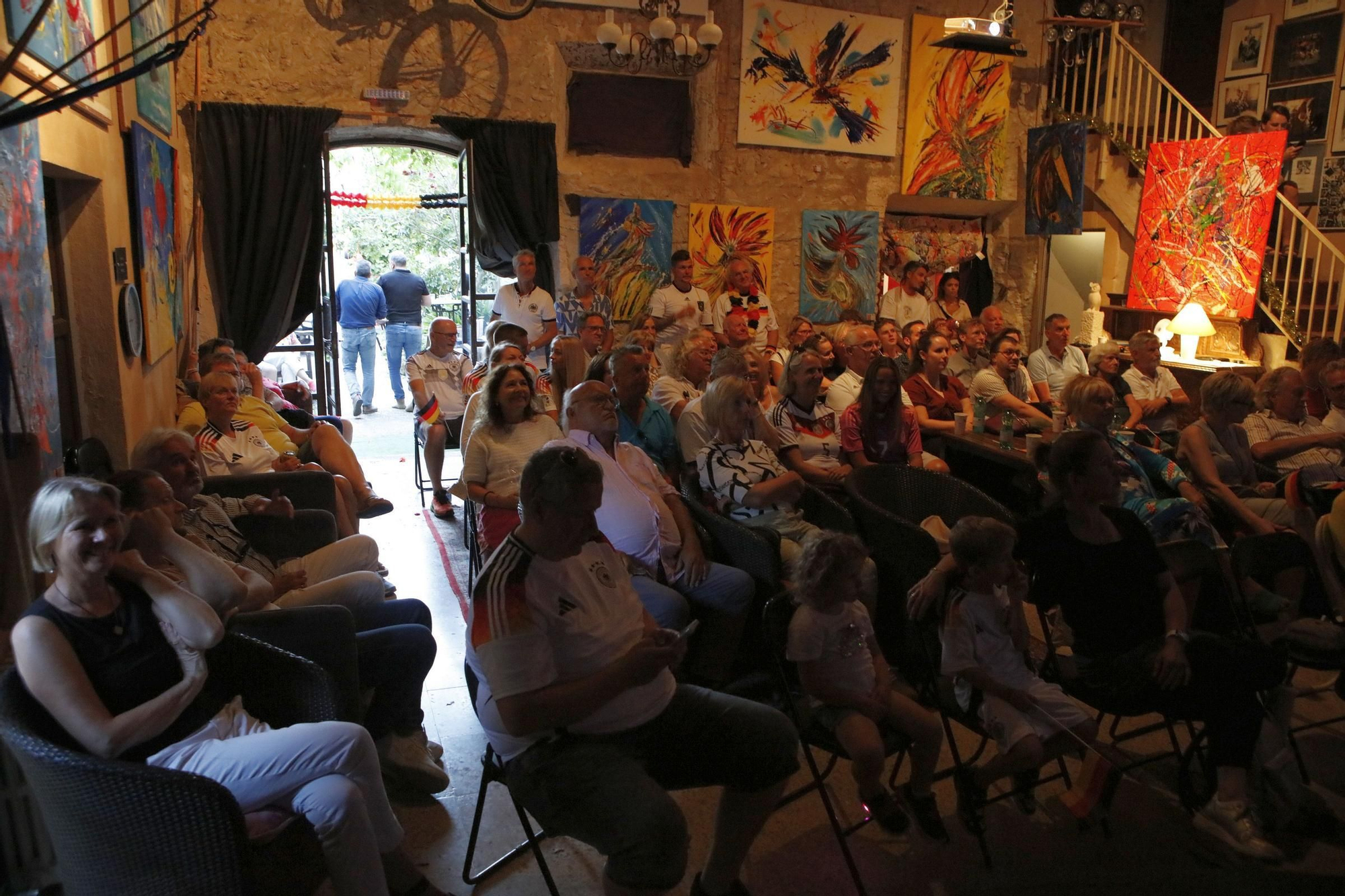 So feierte die deutsche Community auf Mallorca auf der Kulturfinca die EM-Eröffnung