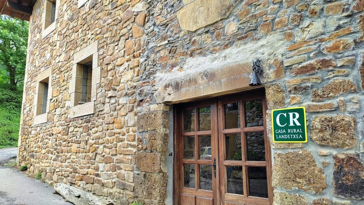Las pernoctaciones en apartamentos, campings y casas rurales suben un 3,6% en mayo