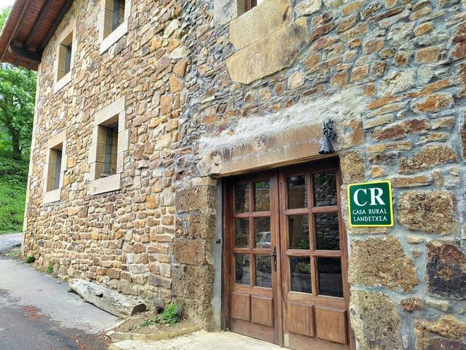 Las pernoctaciones en apartamentos, campings y casas rurales suben un 3,6% en mayo