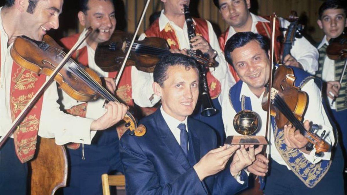 Florian Albert, con el Balón de Oro de 1967