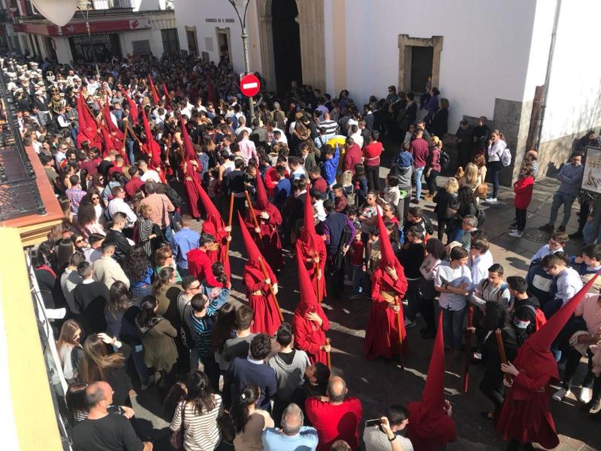 La noche culmina un Martes Santo primaveral e histórico