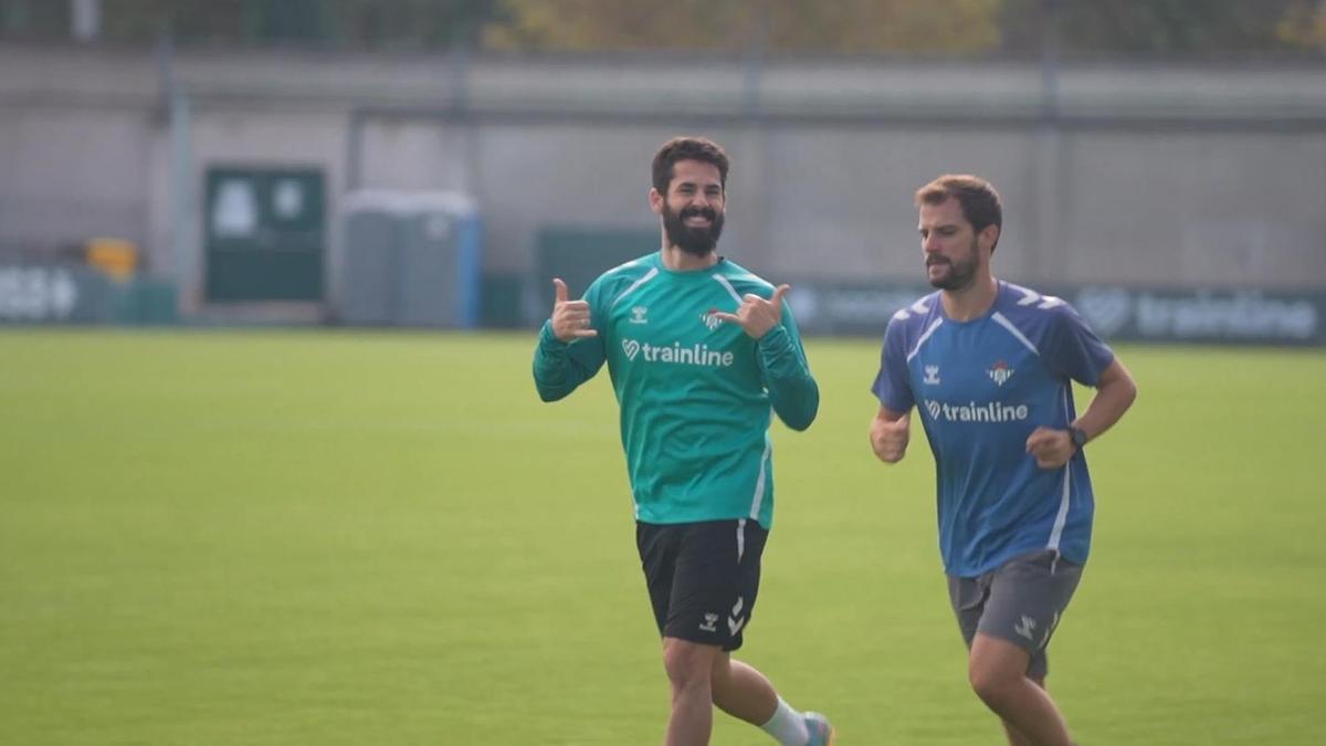 Isco empieza a tocar balón tras su lesión