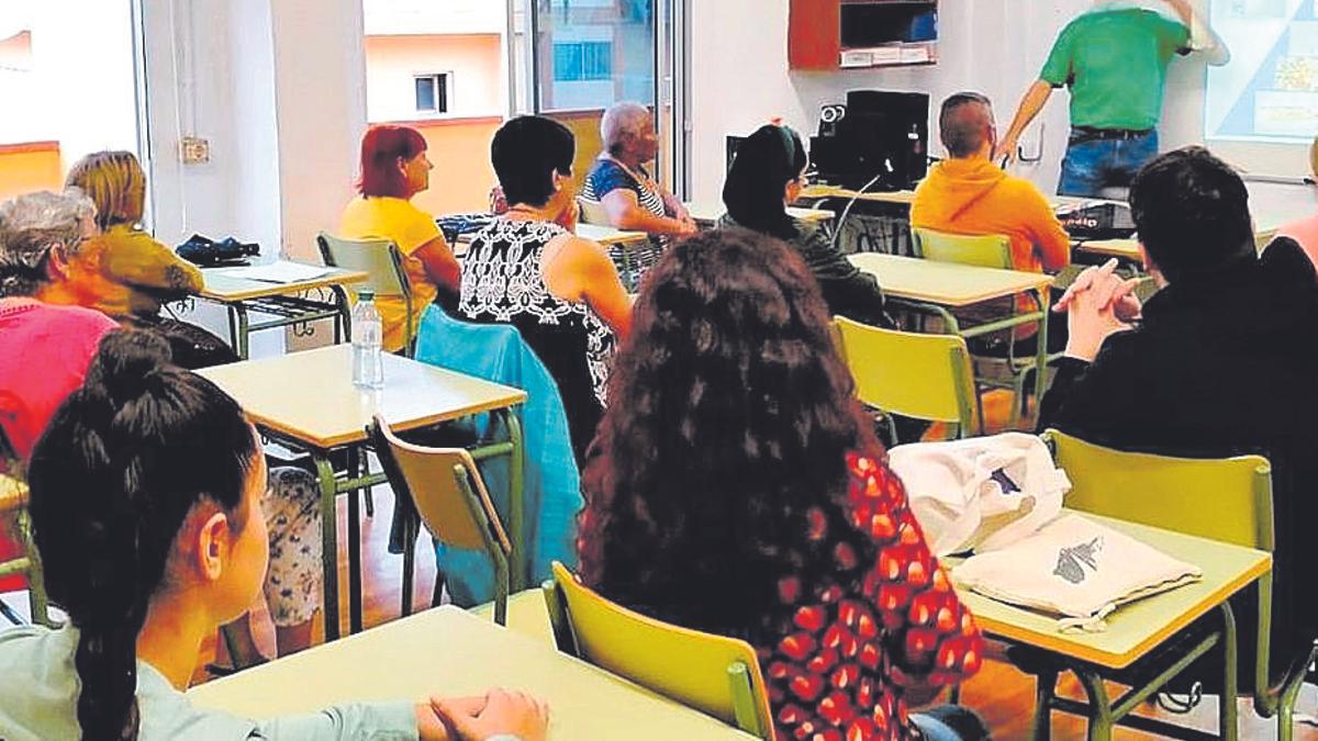 Alumnos en clase en CEPA PUERTO DE LA CRUZ