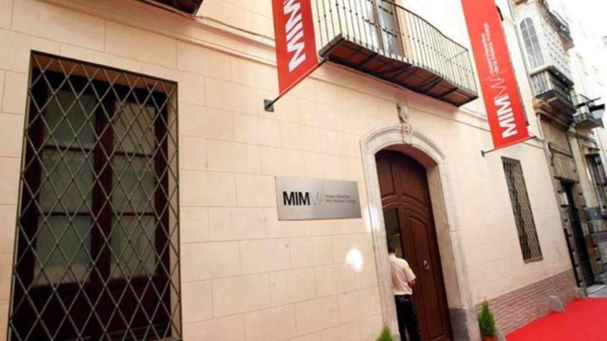 El palacio del conde de las Navas alberga el Museo Interactivo de la Música (MIMMA).