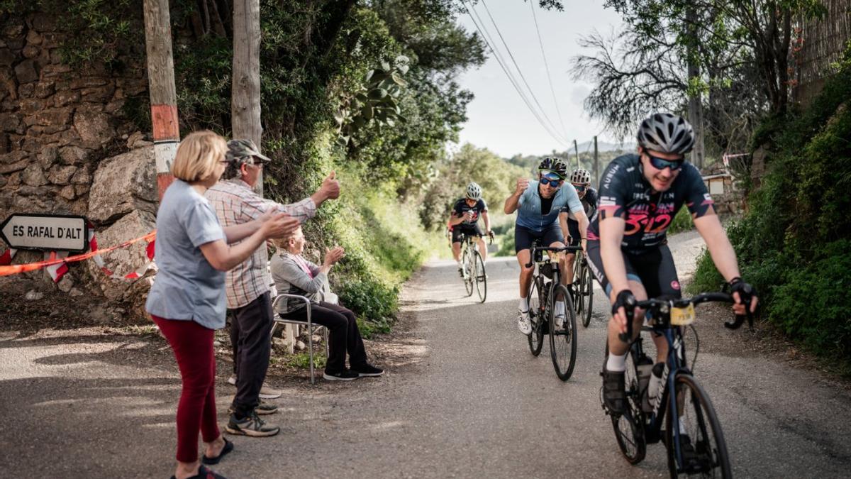 La Mallorca 312 reúne a 8.000 ciclistas por las carreteras de la isla.