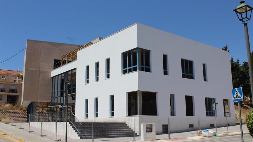 Aspecto de las obras de la nueva biblioteca alhaurina.