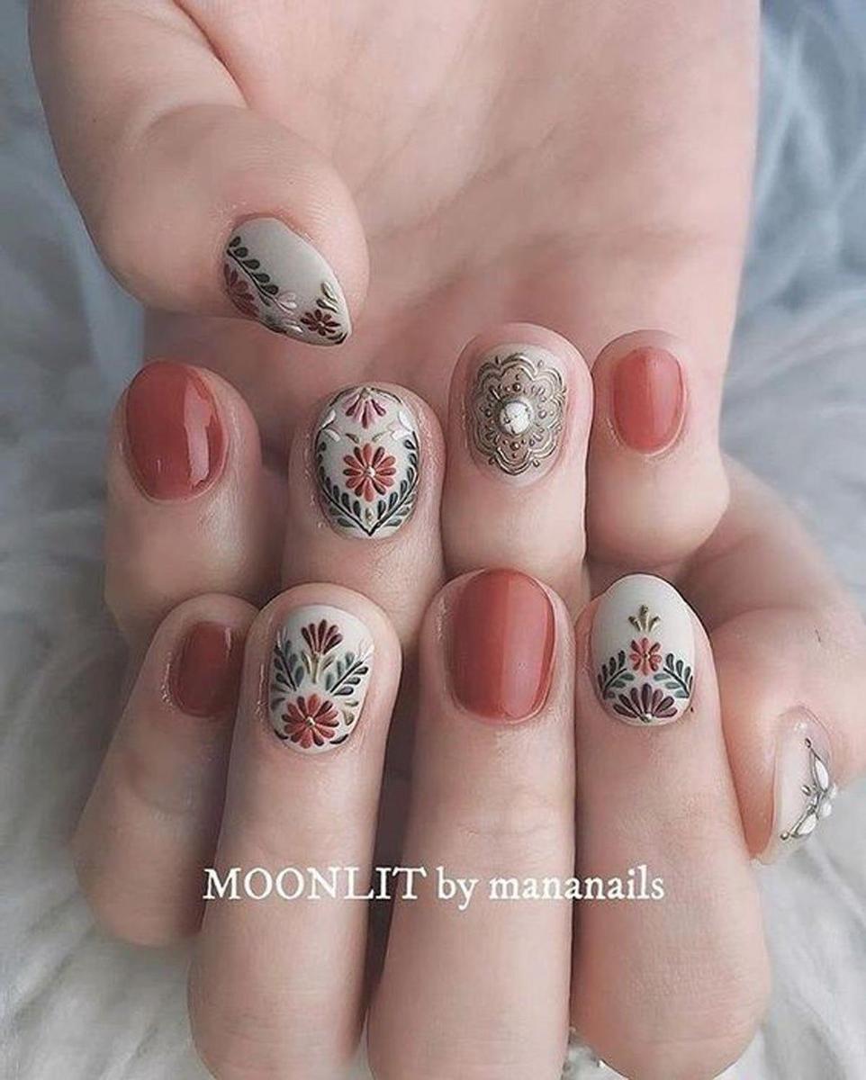 Uñas de otoño: con nail art floral