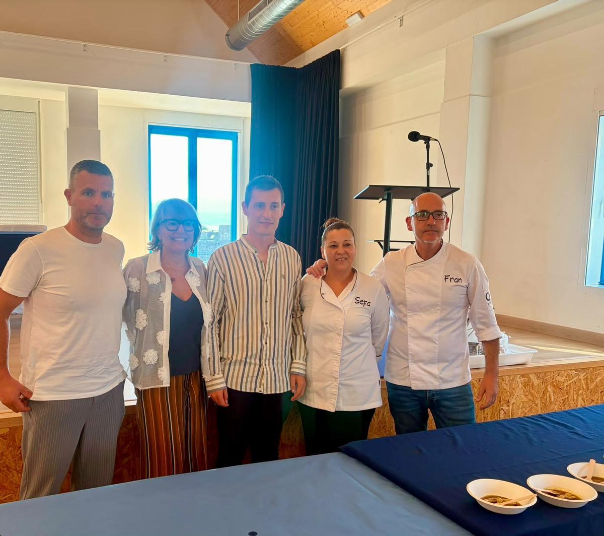 Por la izquierda, Joaquín Fábregas, María José Cancelo, Luis Insua y los chefs Sefa y Fran Insua.