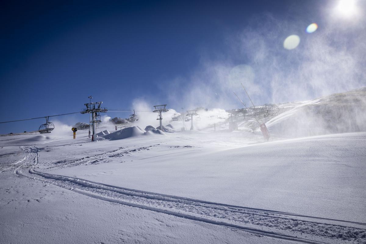 En imágenes | Inicio de la temporada invernal en las estaciones de esquí aragonesas