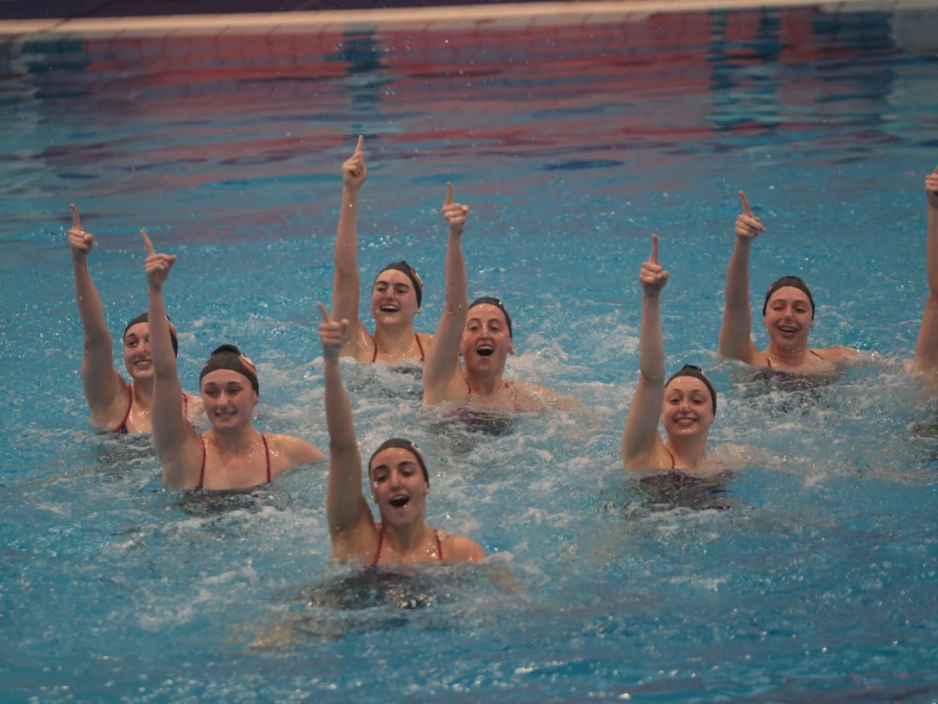 Exhibición solidaria por la dana del equipo español de natación artística