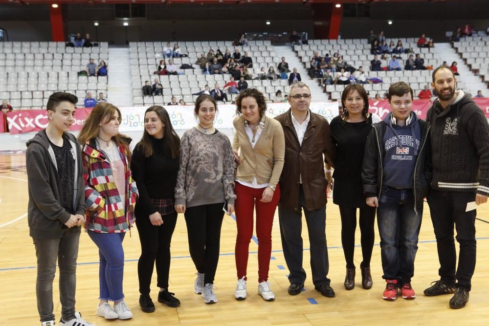 Partido benéfico entre exjugadores del Sporting y del Oviedo en favor de la Asociación Adansi