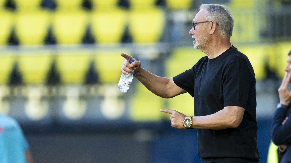 El Villarreal B, contra el equipo revelación en el Estadio de la Cerámica