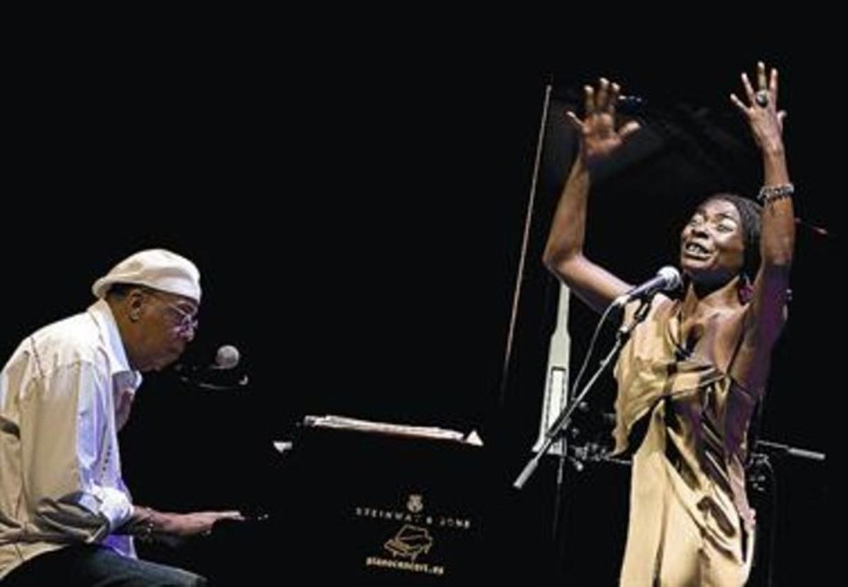 Chucho Valdés i Concha Buika en un moment del recital, dissabte, a Peralada. Chucho Valdés i Concha Buika en un moment del recital, dissabte, a Peralada.