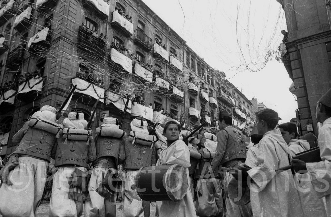 El otro punto de vista de Perfecto Arjones en las fiestas de los Moros y Cristianos de Alcoy en los años 60 y 70.