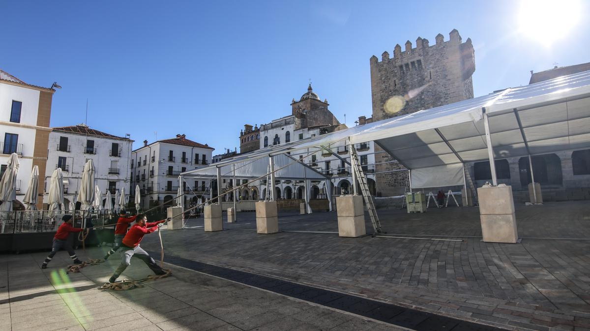 Imagen de la carpa del Carnaval de Cáceres.