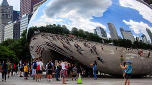 Pintan grafitis sobre el icónico ’The bean’ (’el frijol’) de Chicago.