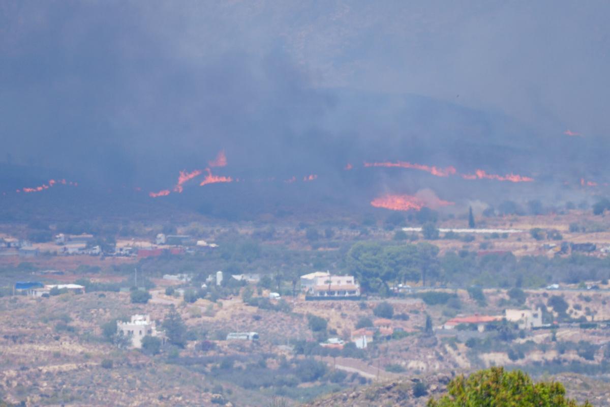 Imagen del incendio forestal declarado en la zona de los Gallardos (Almería), a 10 de julio de 2026, en Los Gallardos, Almería, Andalucía (España).