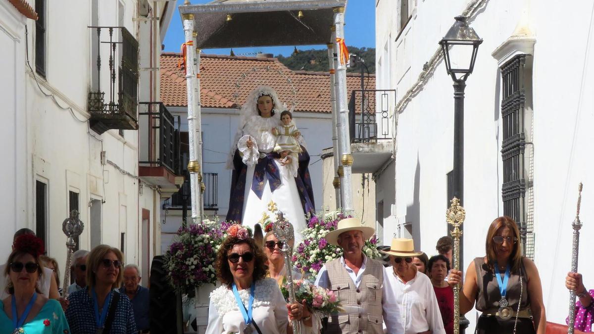 Procesión de la imagen de la Virgen de Tentudía de Monesterio