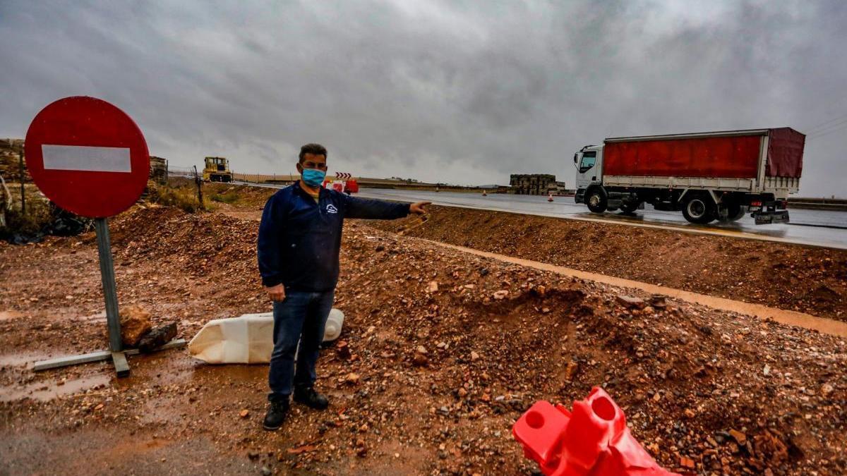 Quejas en Charca Musia por la dificultad de acceso de camiones