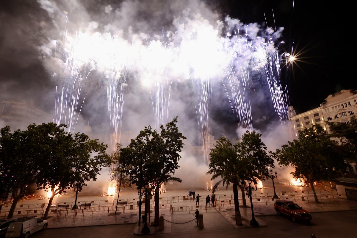 La pirotecnia echa el cierre a la Gran Fira de València