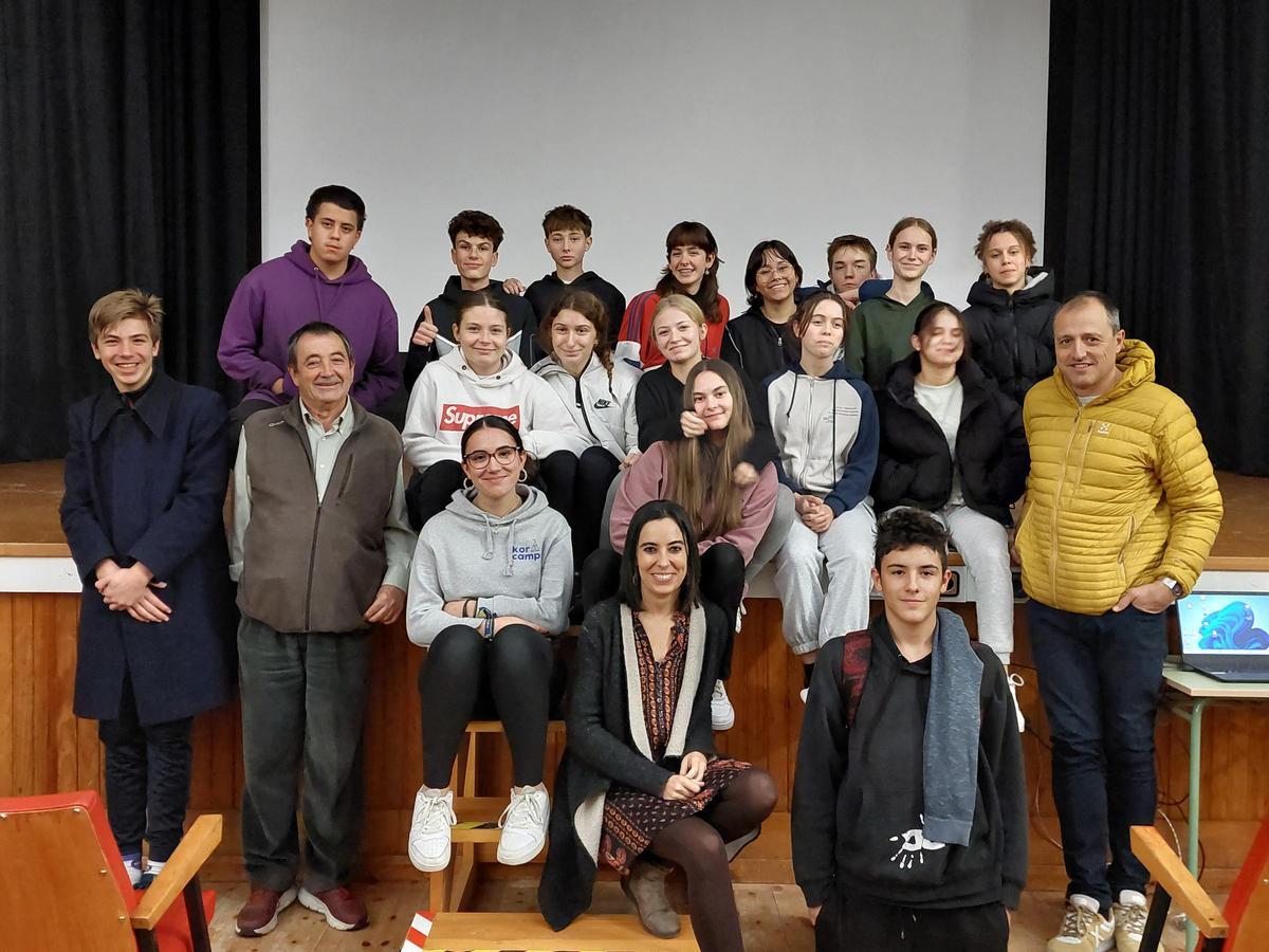 Docentes y estudiantes participantes en el proyecto Erasmus+ 'Behind the Wall'.
