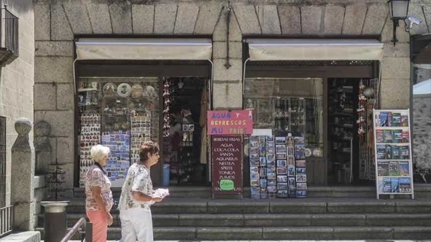 Un juzgado obliga a desalojar la tienda de souvenirs de la Plaza de San Jorge en Cáceres