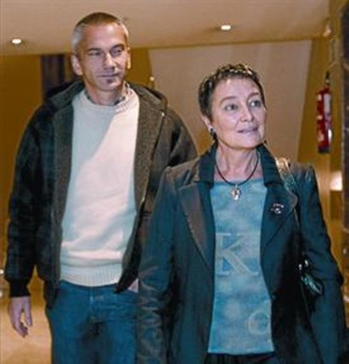 Joseba Permach i la seva advocada, Jone Goirizelaia, ahir a Bilbao.