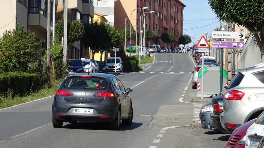 Vista de la travesía de Arteixo, una calle con tres kilómetros de longitud.   | // LA OPINIÓN