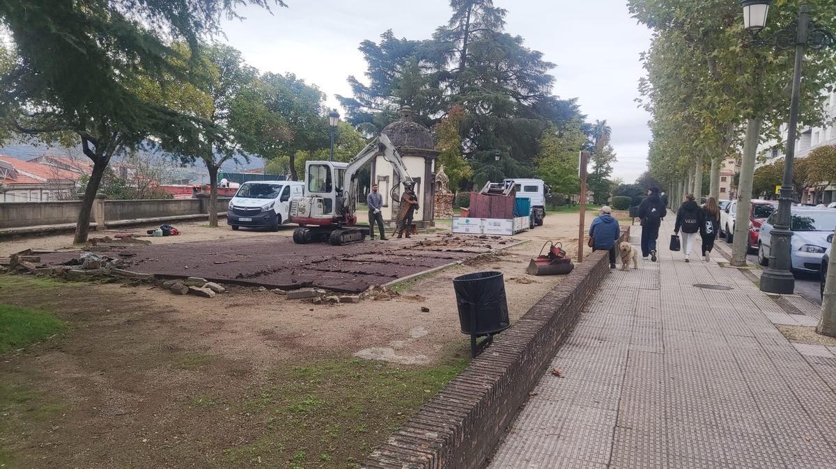 Una máquina, en la zona donde se encontraban los juegos infantiles.