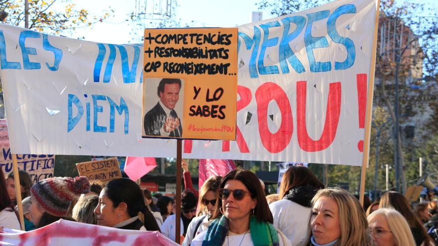 Participants a la manifestació convocada per Infermeres de Catalunya, en el marc d’una vaga indefinida, a plaça d’Universitat de Barcelona