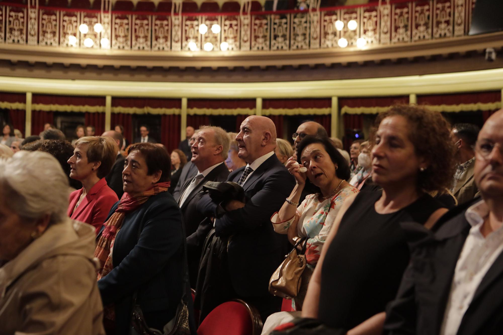 Entrega de la Medalla de Oro de la ciudad a la Fundación Ópera de Oviedo