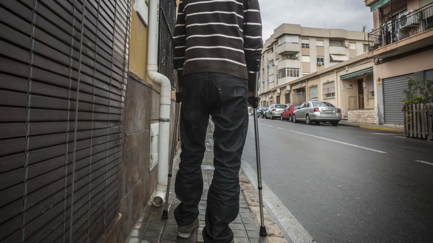 Un trabajador de baja por un problema musculoesquelético. / Pilar Cortés