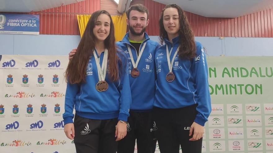 Tres de los jugadores del Ovida Bádminton