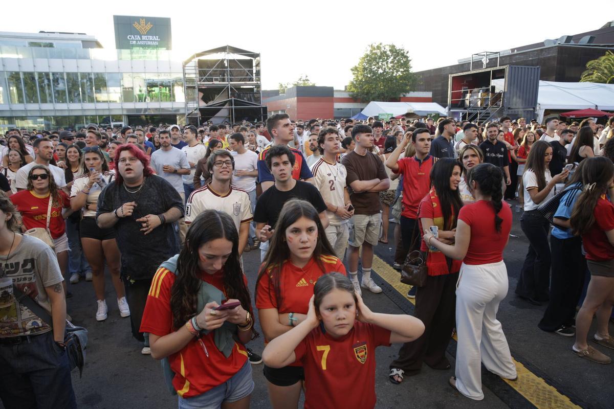 EN IMÁGENES: Metrópoli vibra con el primer paso de España hacia el Mundial