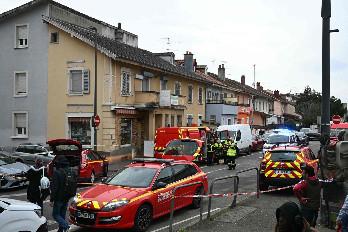 Un muerto y dos policías heridos por ataque con cuchillo en el este de Francia Un muerto y dos policías heridos por ataque con cuchillo en el este de Francia