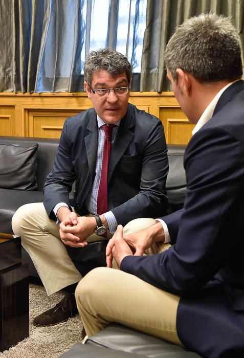 Reunión del ministro Álvaro Nadal con Fernando ...