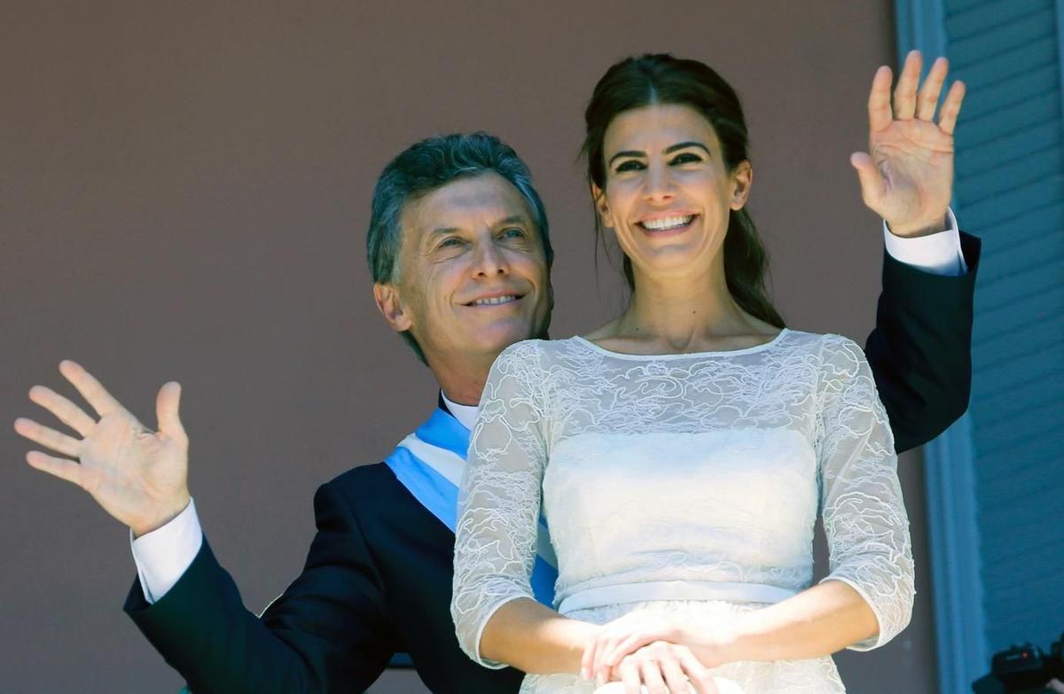 Julia Awada, con vestido bordado, en la toma de posesión como presidente