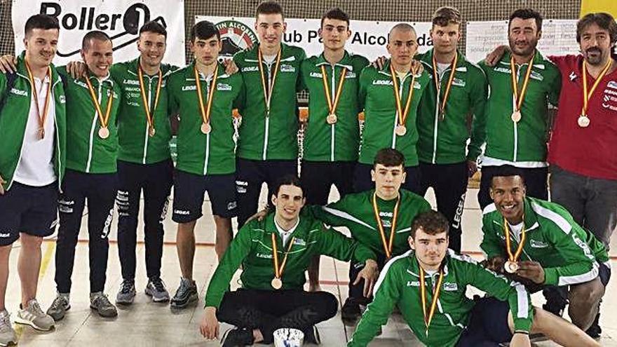 El equipo júnior del Liceo con la medalla de bronce lograda en Alcobendas.