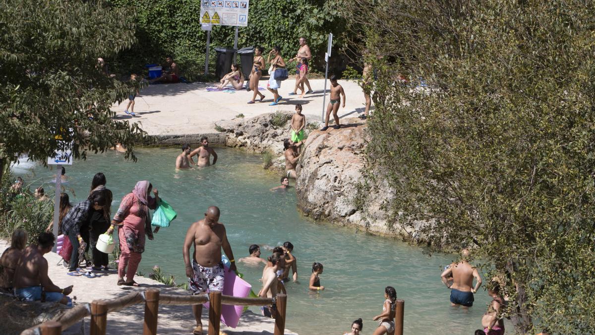 Bolbaite. Zona de baño y recreativa en el río