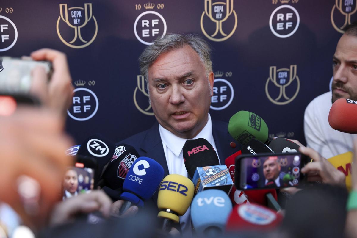 La RFEF acomiada Medina Cantalejo i la resta de la seva cúpula arbitral La RFEF acomiada Medina Cantalejo i la resta de la seva cúpula arbitral