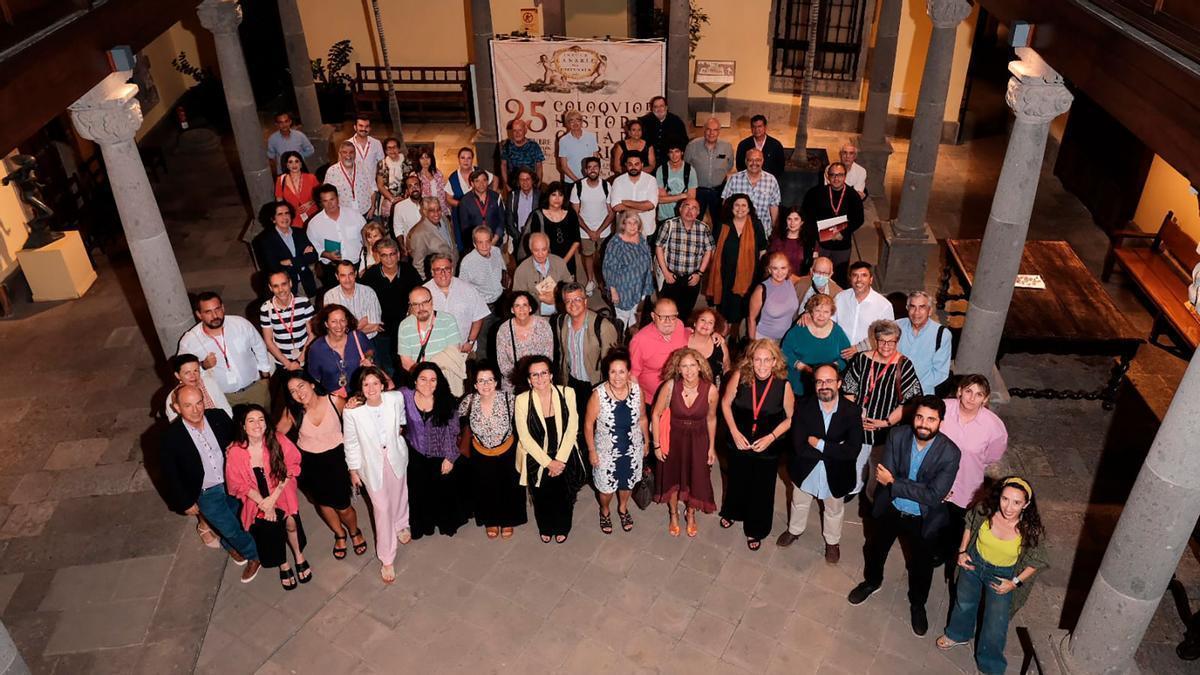 Los invitados al  XXV Coloquio de Historia Canario Americana celebrado en 2022.